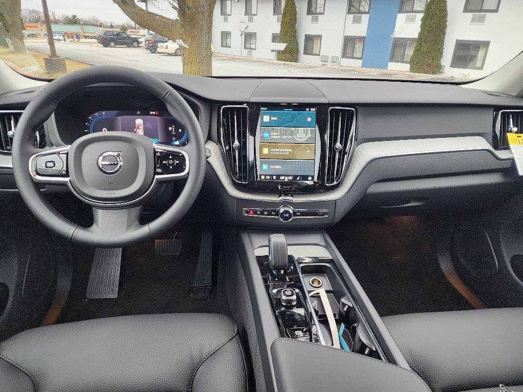 Certified 2025 Volvo XC60 B5 Plus w/ Protection Package Premier image 7