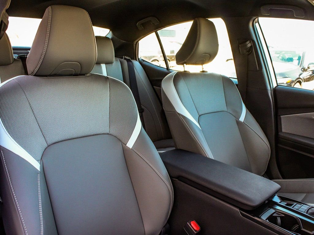 Used 2025 Toyota Camry SE image 36