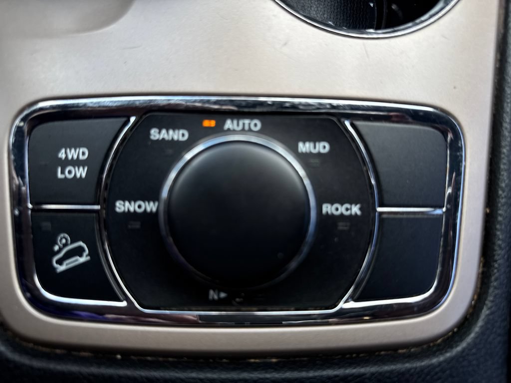 Used 2014 Jeep Grand Cherokee Limited w/ Luxury Group II AWD/4WD image 33