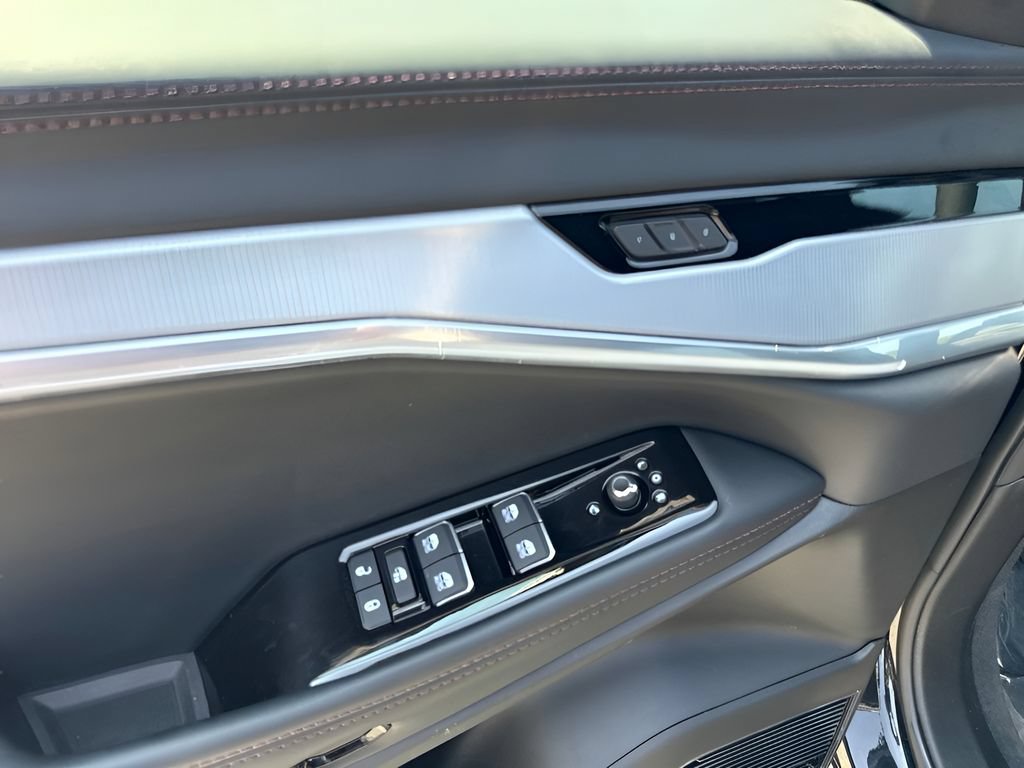 Used 2024 Jeep Wagoneer Launch Edition AWD/4WD image 27