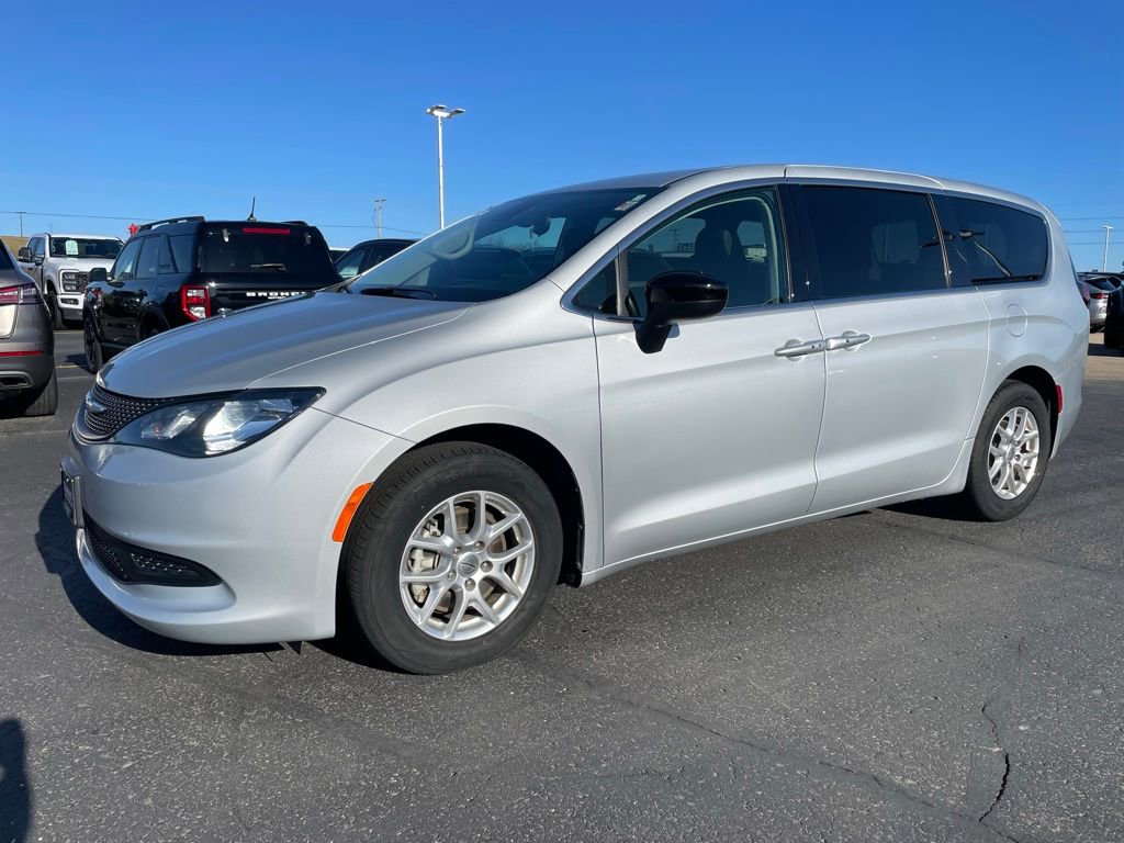 Used 2024 Chrysler Voyager LX image 6