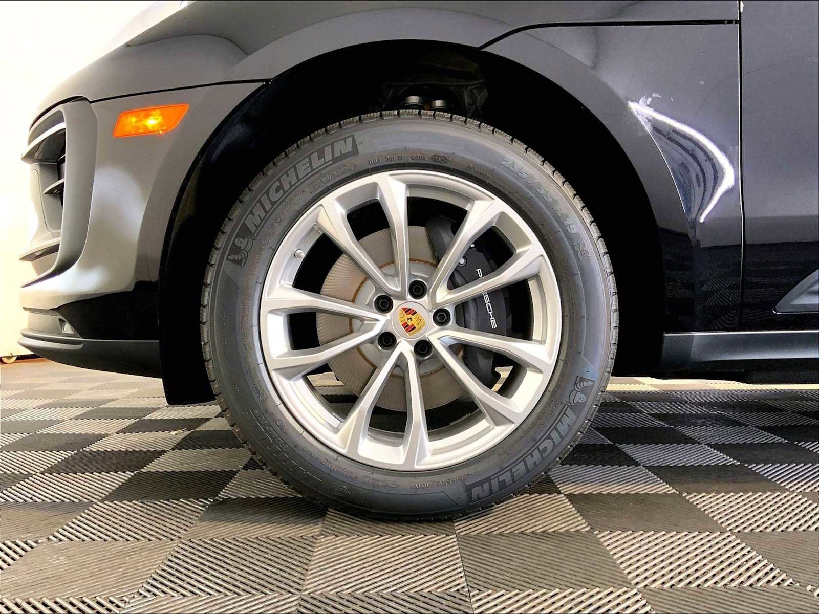 New 2025 Porsche Macan AWD/4WD image 11