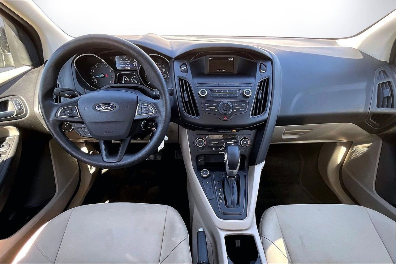 Used 2018 Ford Focus SE w/ SE Appearance Package image 15
