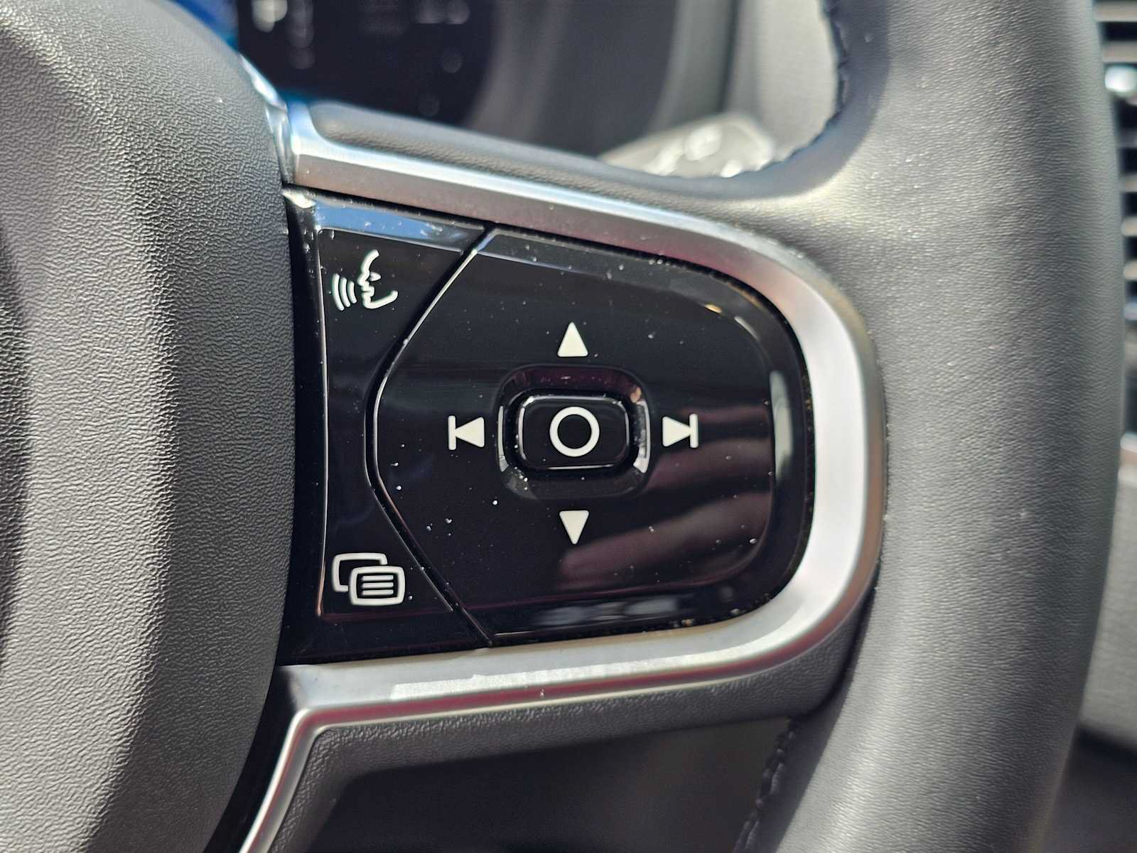 Certified 2025 Volvo XC90 T8 Plus w/ Protection Package Premier AWD/4WD image 34