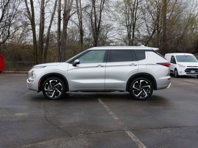 Used 2025 Mitsubishi Outlander SEL image 3