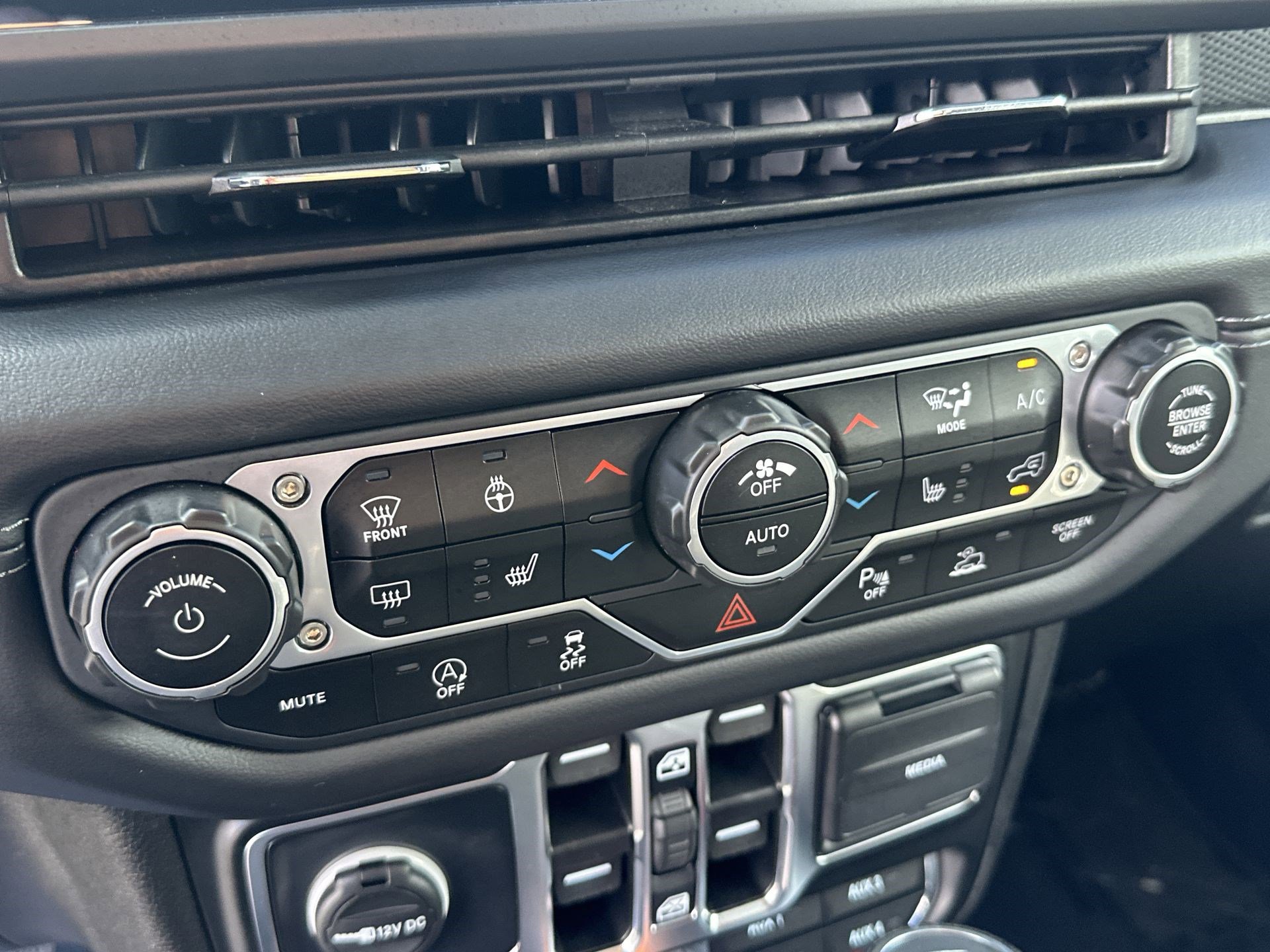 Used 2025 Jeep Gladiator Rubicon w/ Safety Group image 17