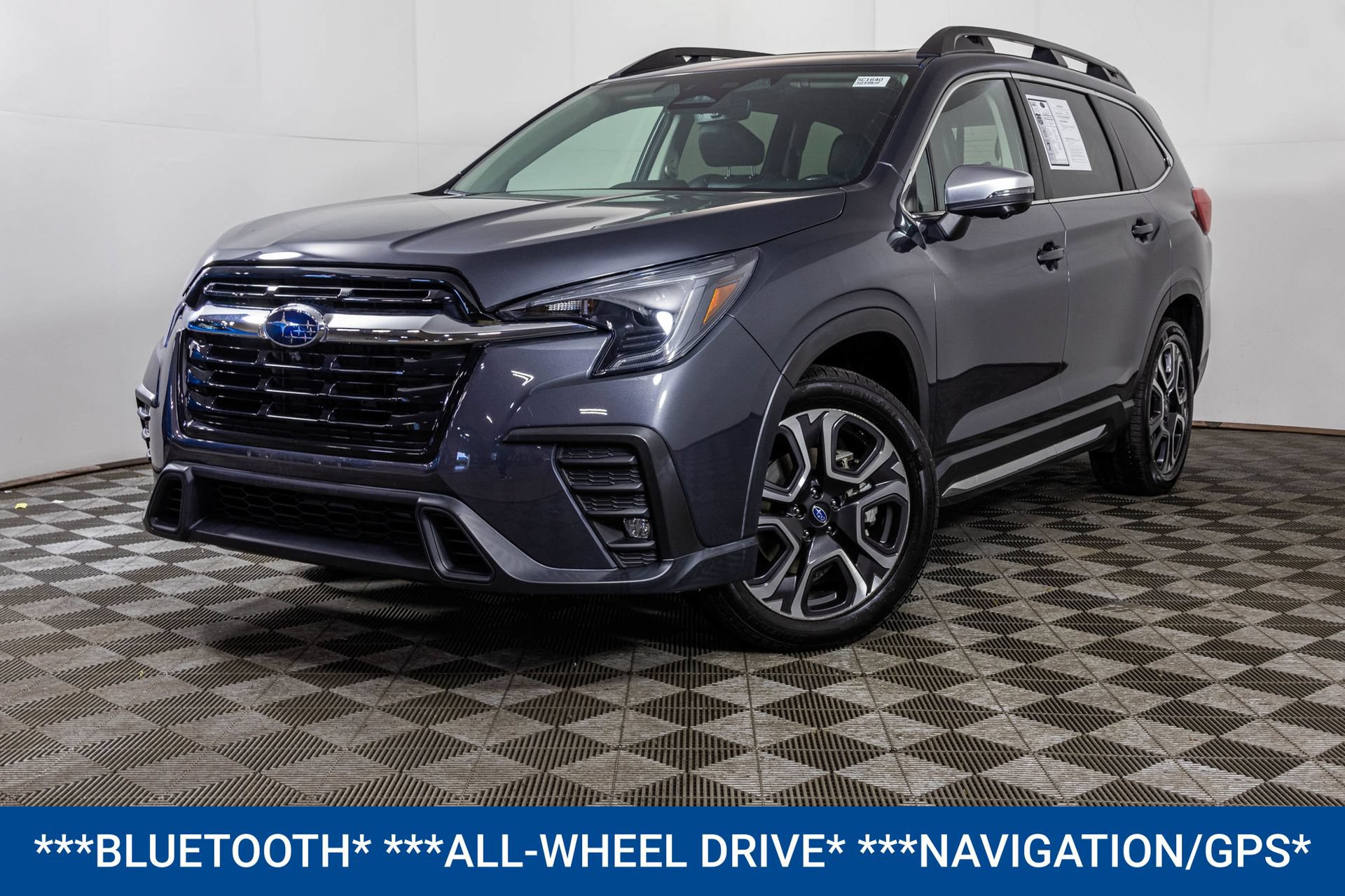 Used 2023 Subaru Ascent Limited w/ Technology Package AWD/4WD image 2