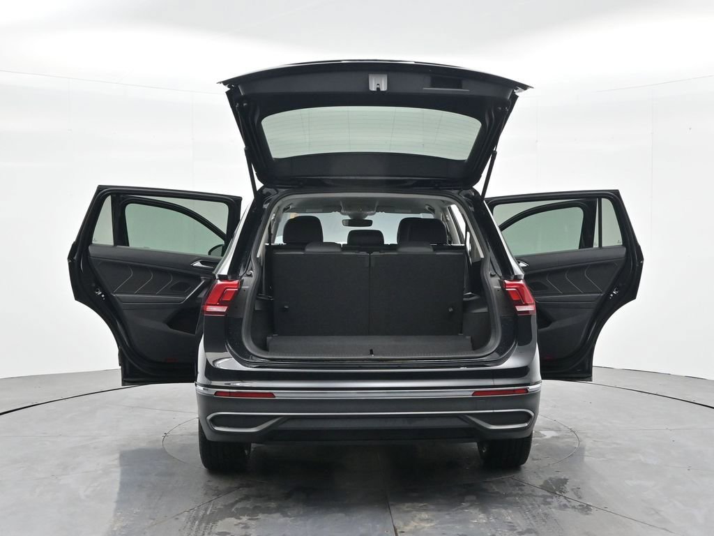 Used 2023 Volkswagen Tiguan SE FWD image 42
