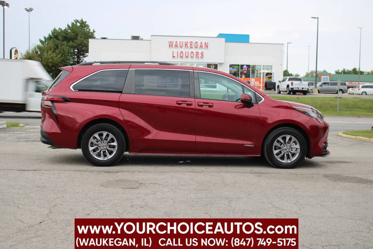 Used 2021 Toyota Sienna LE image 4