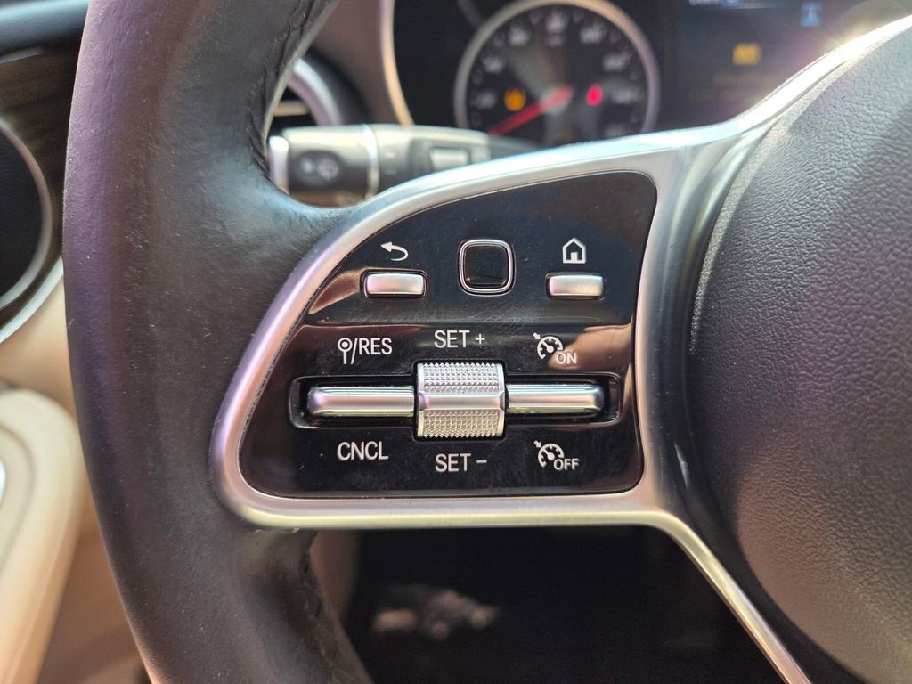 Used 2021 Mercedes-Benz GLC 300 image 29