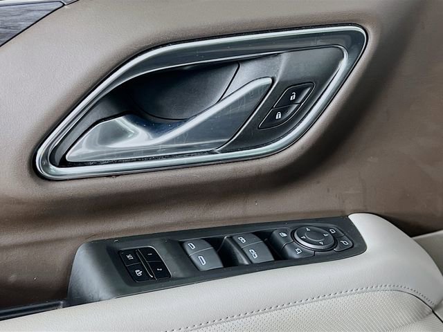 Used 2022 GMC Yukon XL SLT w/ SLT Luxury Package image 9