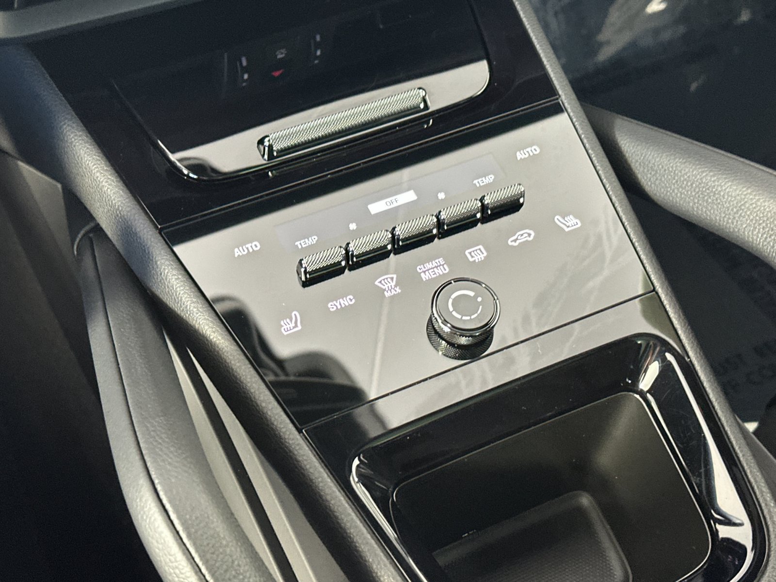 Certified 2025 Porsche Cayenne AWD/4WD image 25