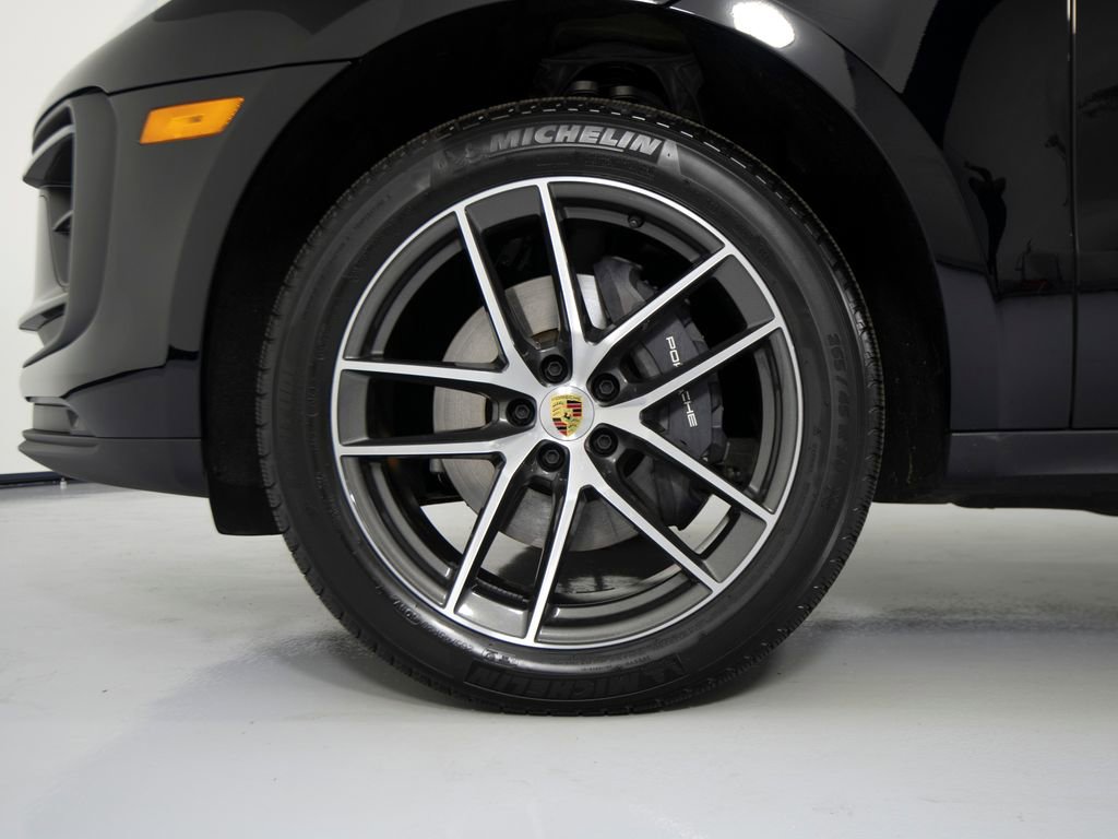 Certified 2025 Porsche Macan AWD/4WD image 14