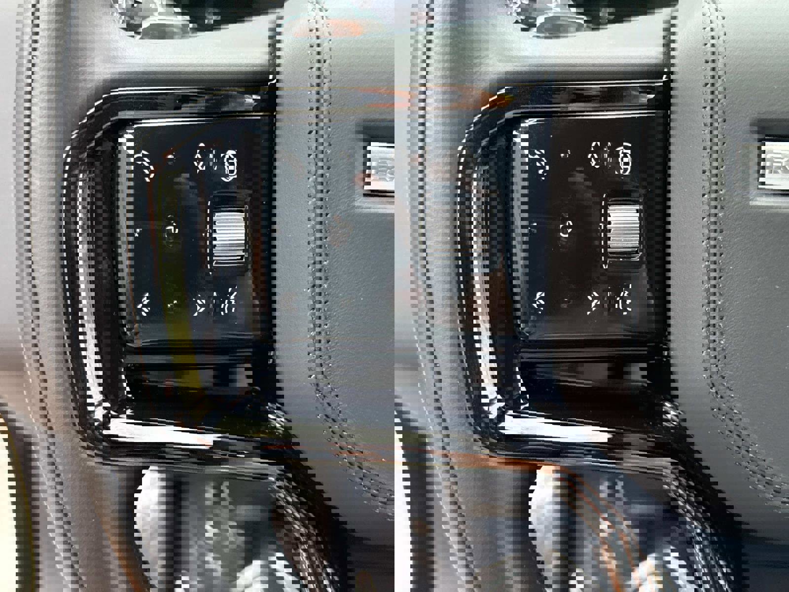 Certified 2025 Land Rover Range Rover Velar Dynamic SE image 30