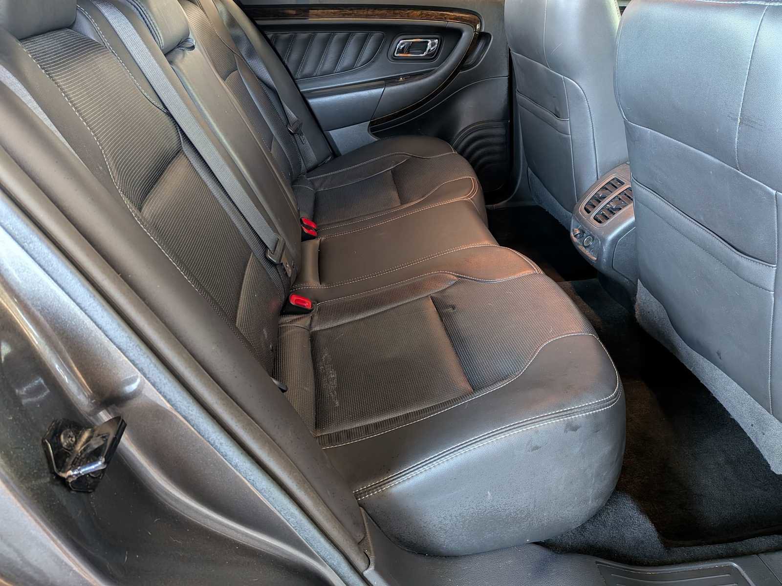 Used 2015 Ford Taurus Limited FWD image 20