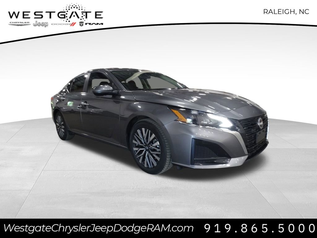 Used 2023 Nissan Altima 2.5 SV