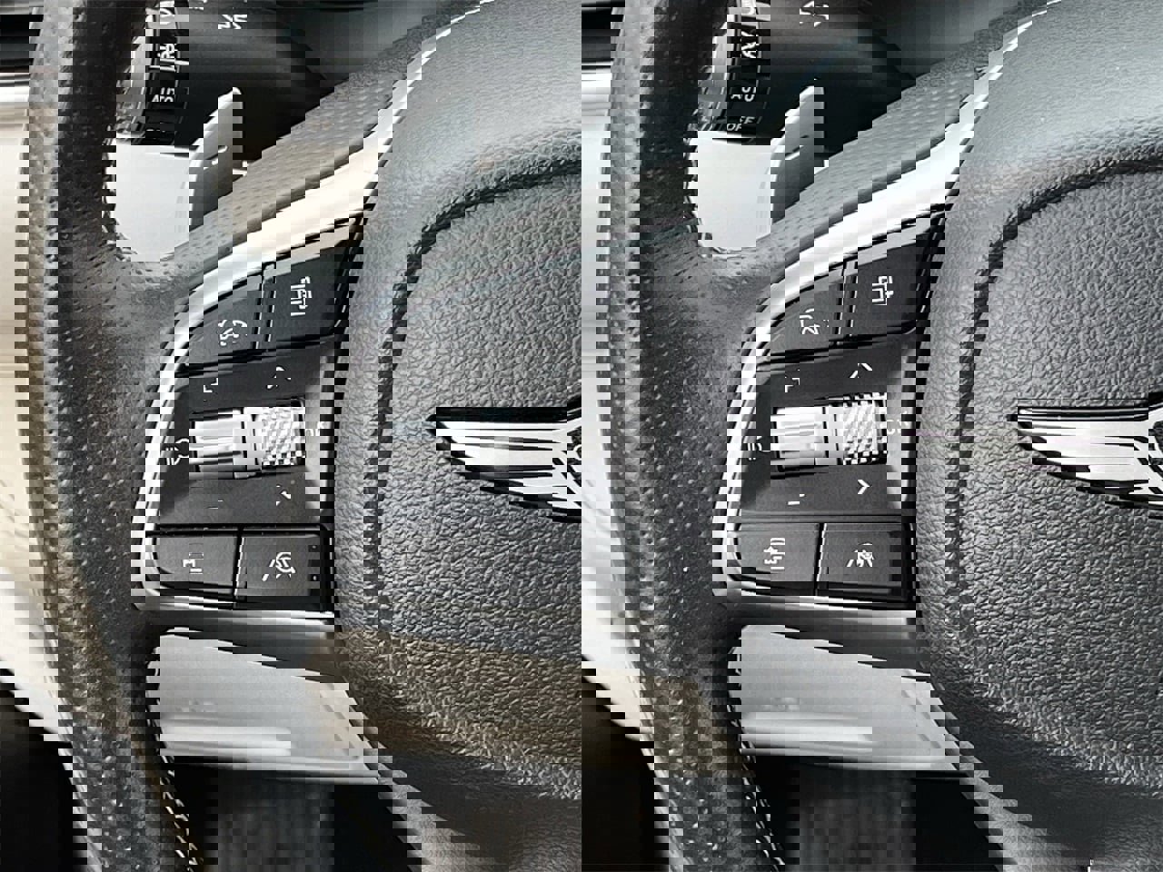 Used 2025 Genesis G70 2.5T image 12