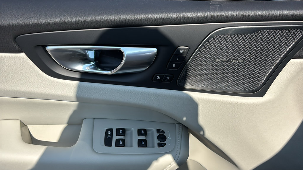 New 2027 Volvo XC60 B5 Ultra AWD/4WD image 12
