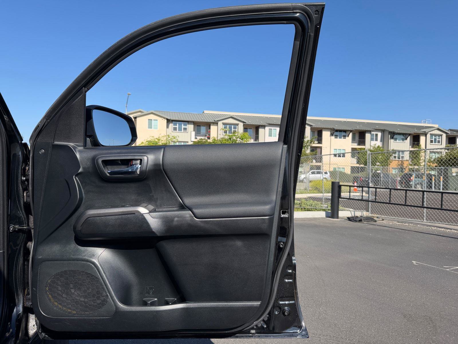 Used 2019 Toyota Tacoma TRD Off-Road AWD/4WD image 15