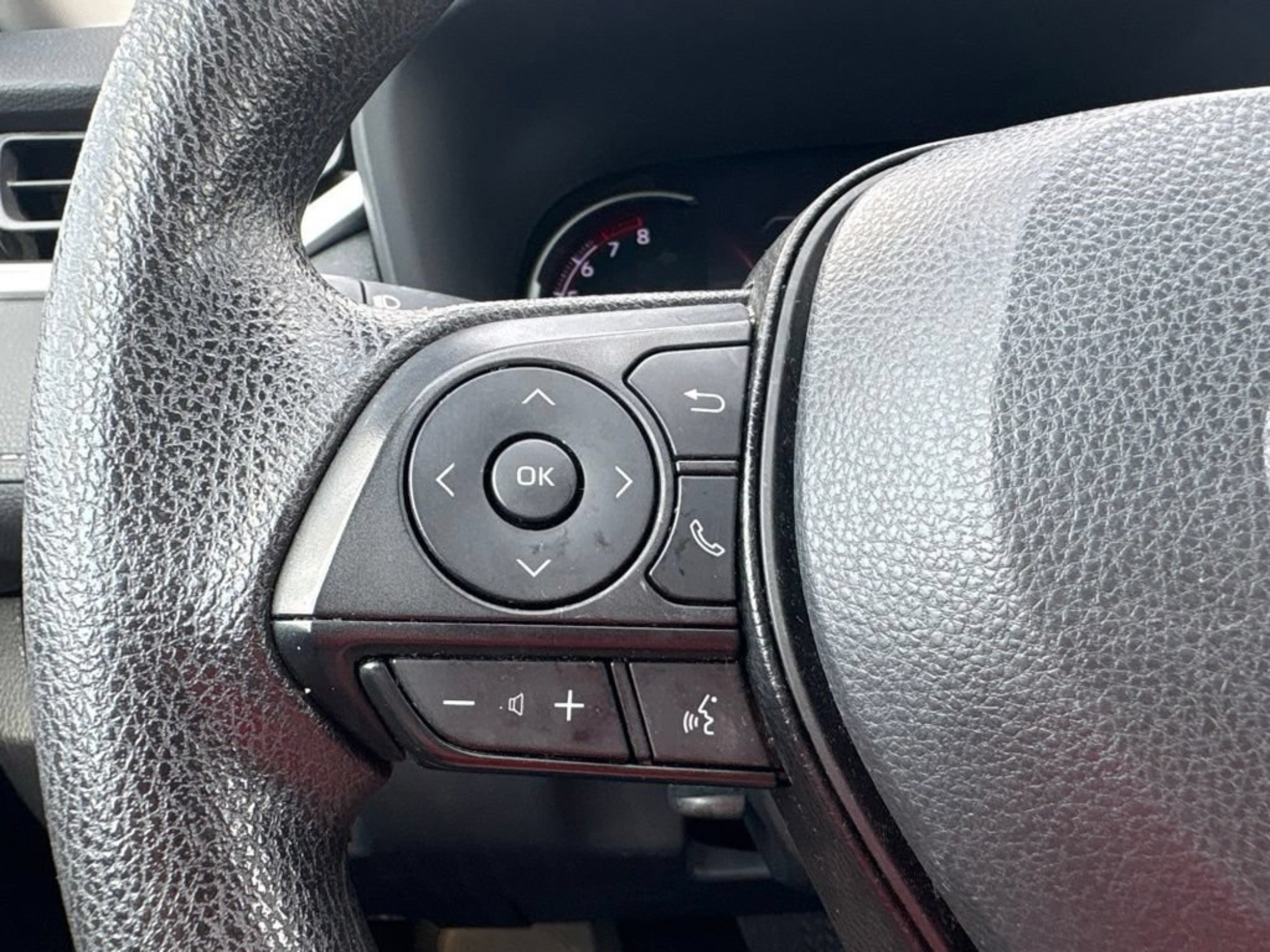 Used 2024 Toyota RAV4 XLE FWD image 9