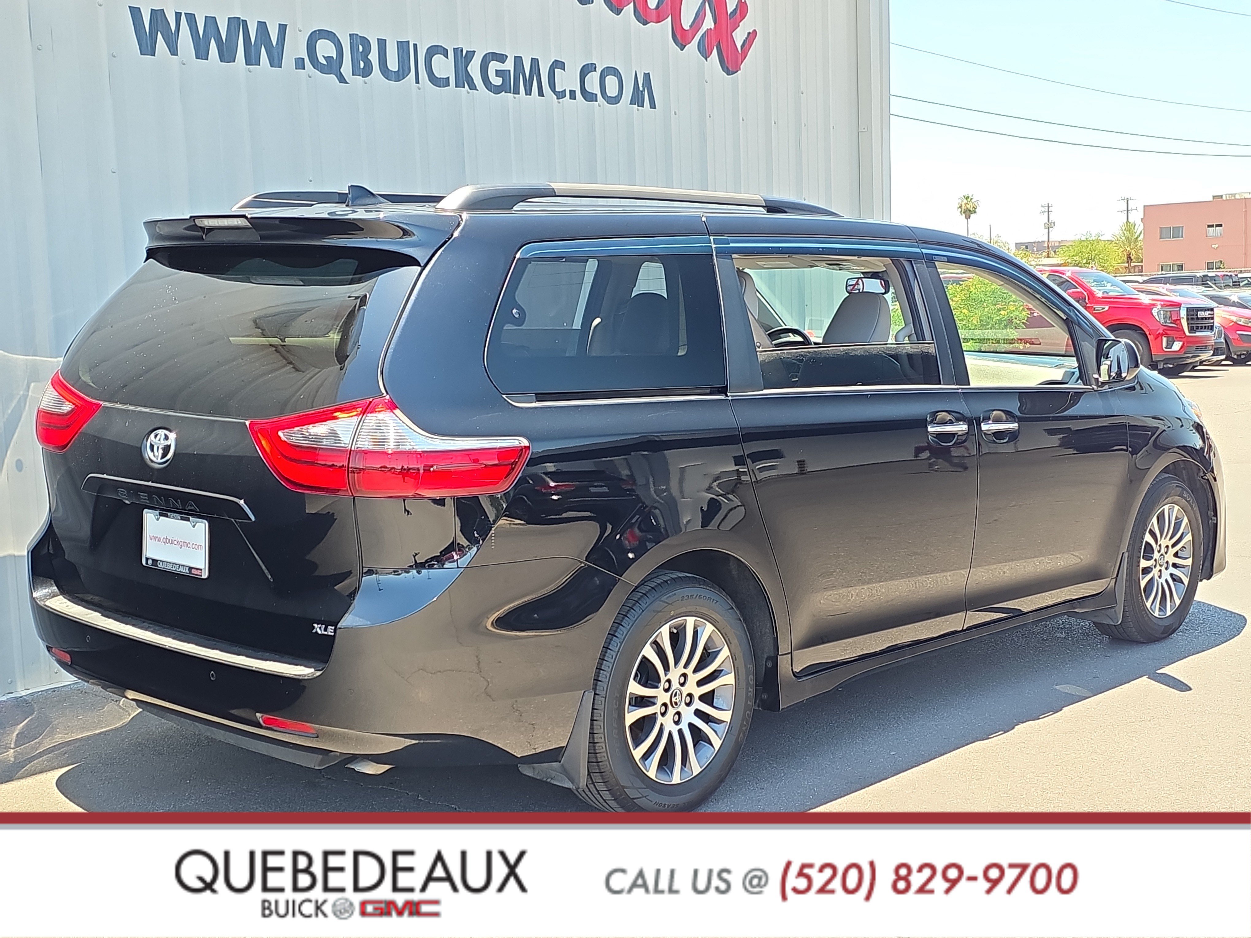 Used 2020 Toyota Sienna XLE w/ XLE Navigation Package FWD image 9