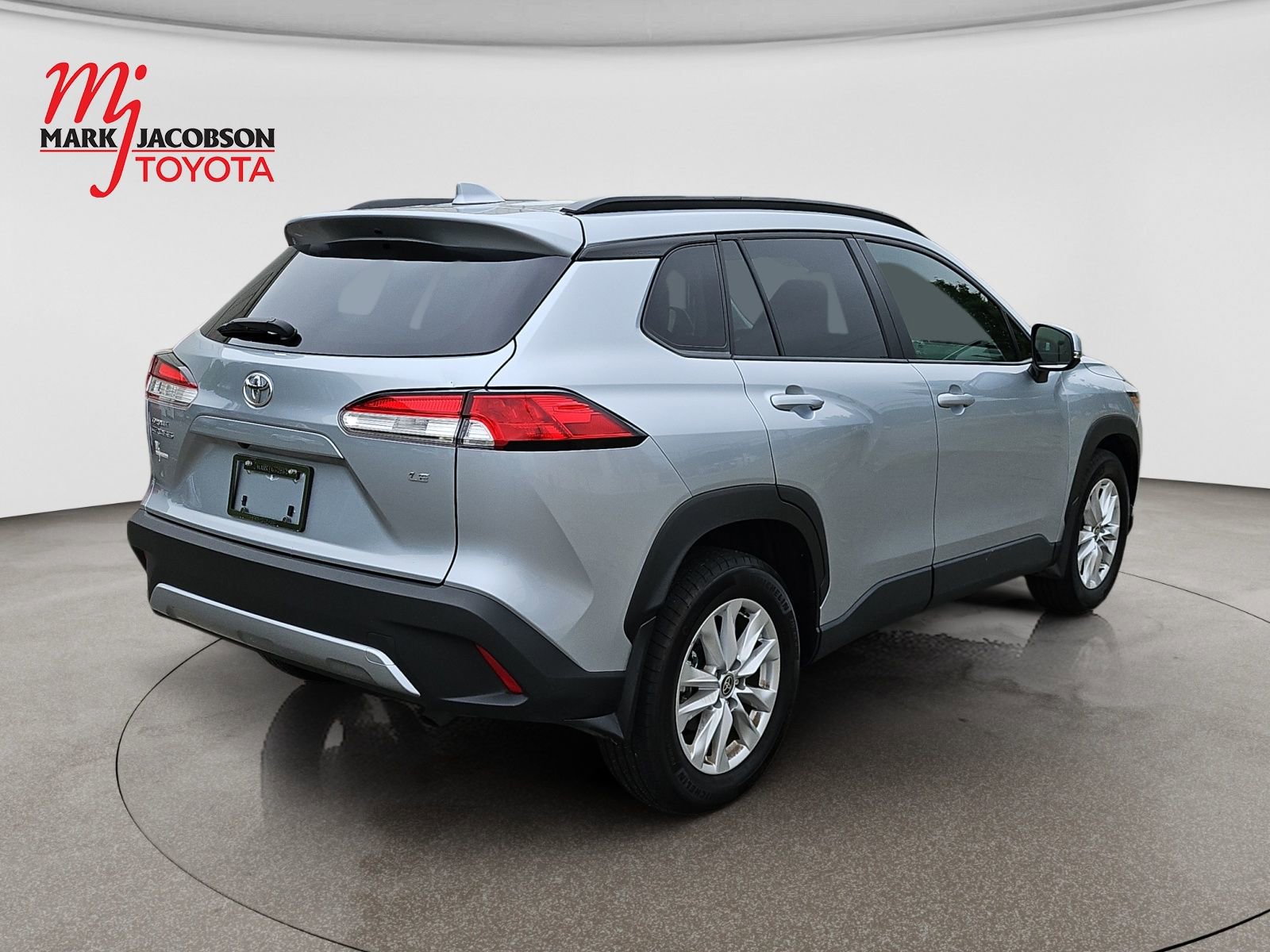 Used 2024 Toyota Corolla Cross LE FWD image 5