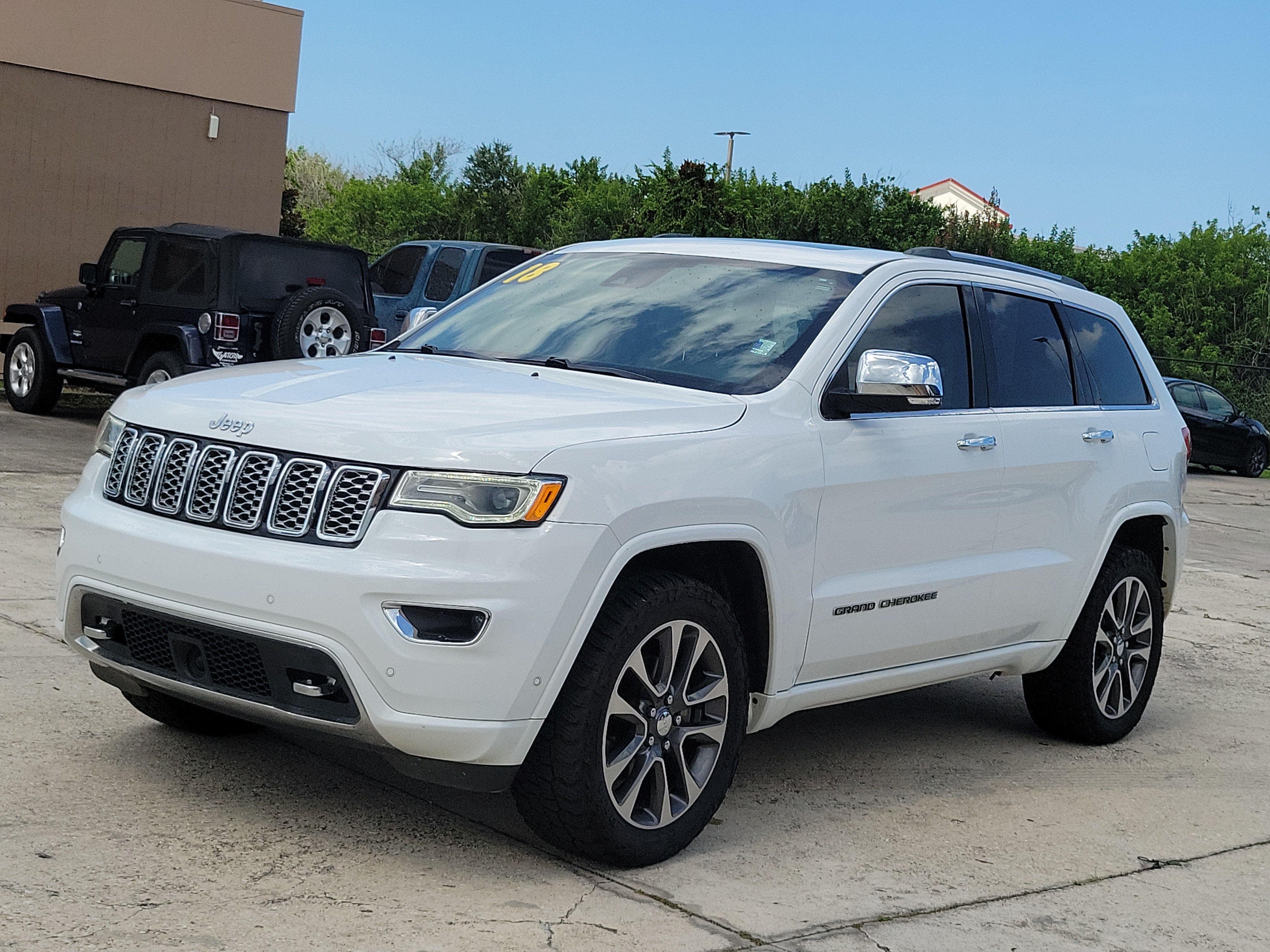 Used 2018 Jeep Grand Cherokee Overland AWD/4WD image 2