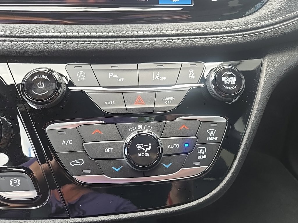 New 2027 Chrysler Pacifica Select w/ Family Tech Group FWD image 65