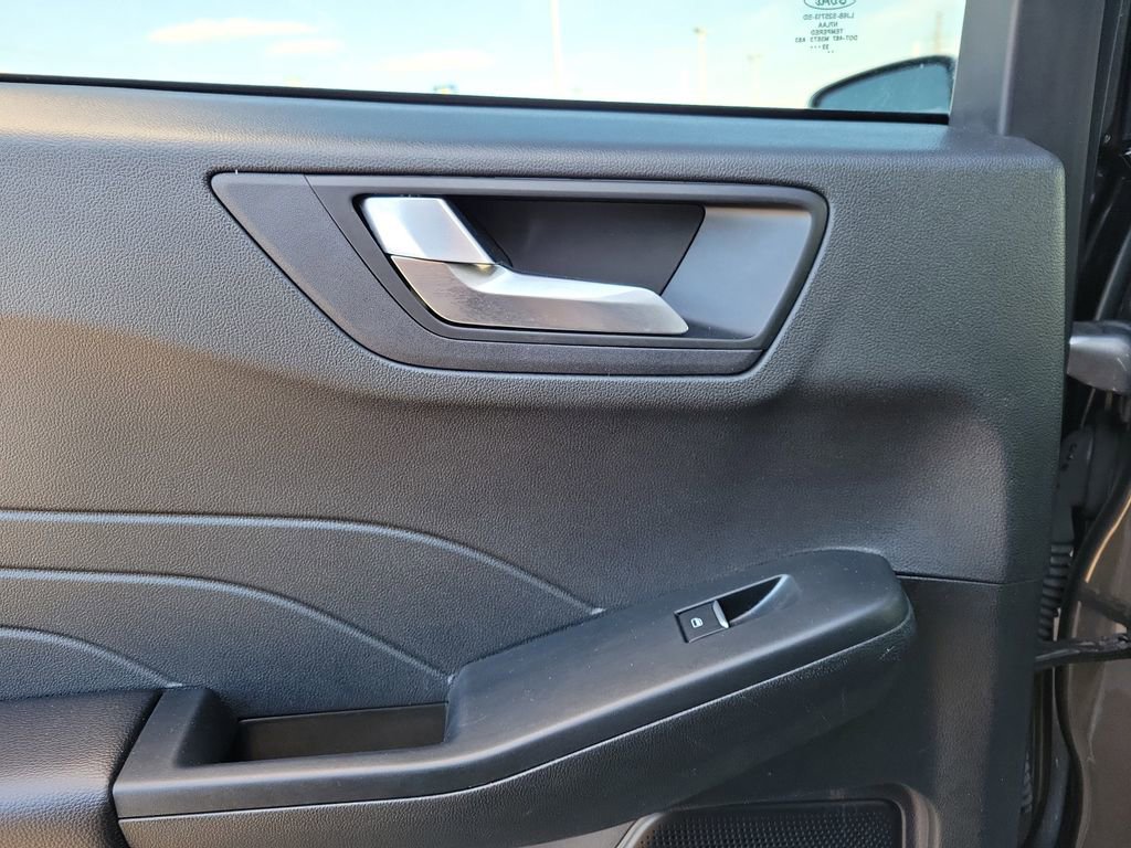 Certified 2022 Ford Escape Titanium w/ Class II Trailer Tow Package image 14