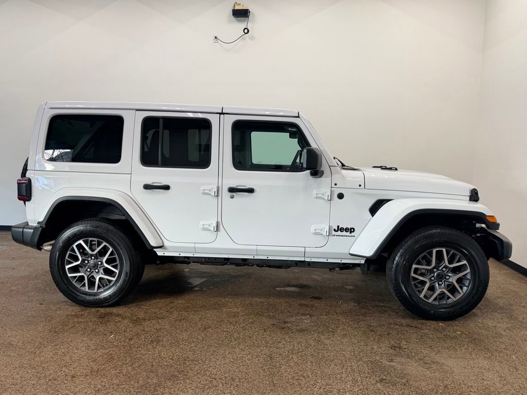 Used 2025 Jeep Wrangler Sahara AWD/4WD image 34