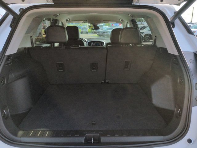 Used 2024 GMC Terrain SLT w/ Tech Package FWD image 12