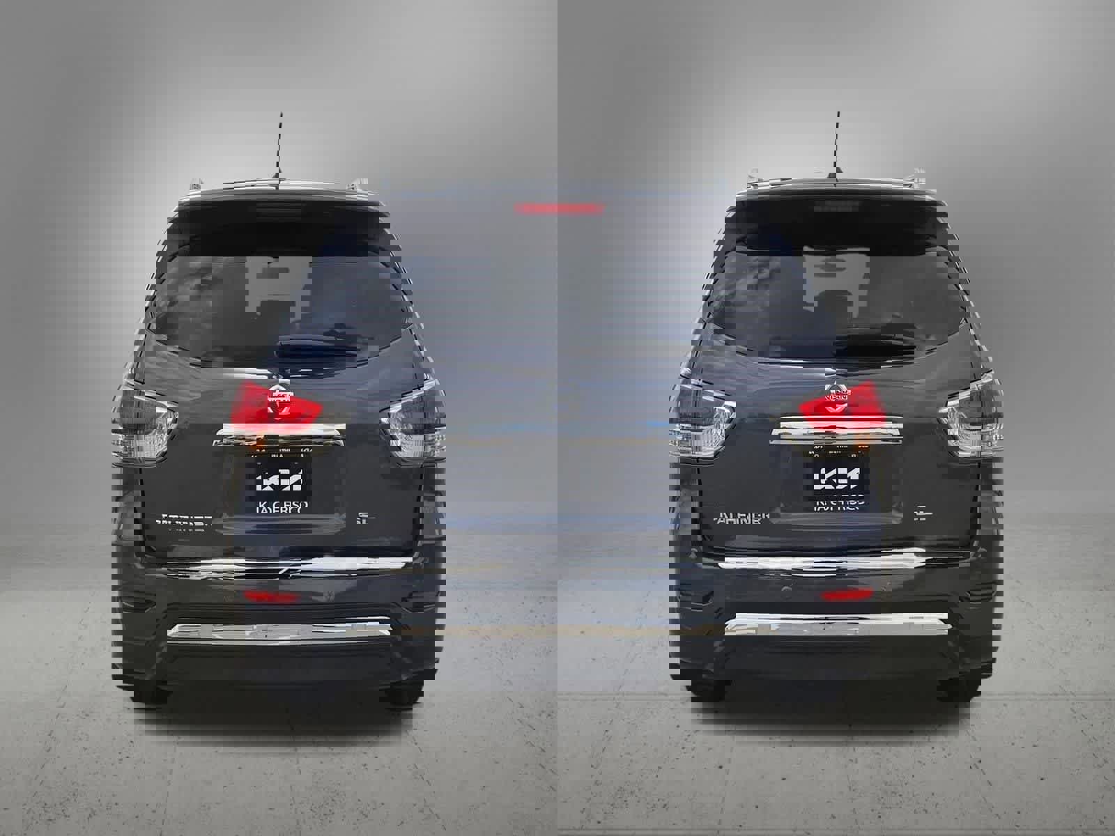 Used 2014 Nissan Pathfinder SL w/ Cargo Package FWD image 5