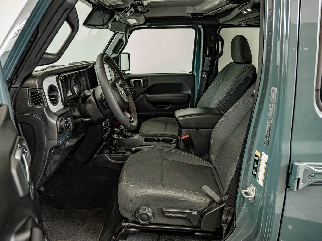 Used 2024 Jeep Wrangler Unlimited image 29