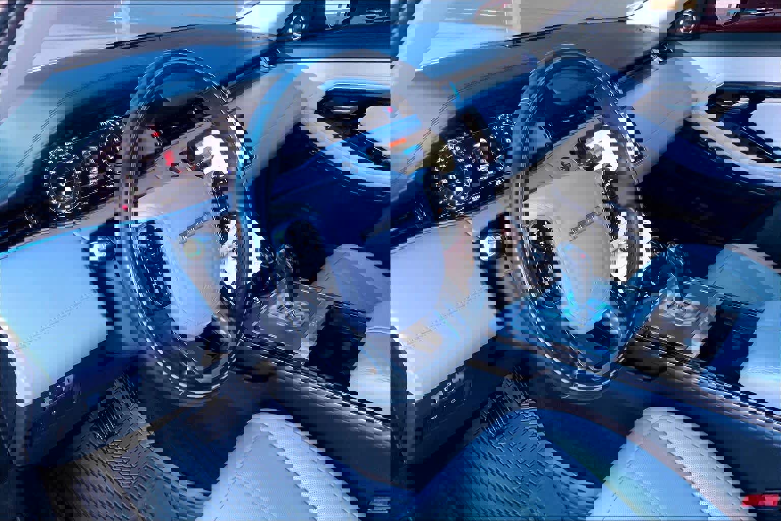 Used 2020 Land Rover Range Rover Evoque SE image 18