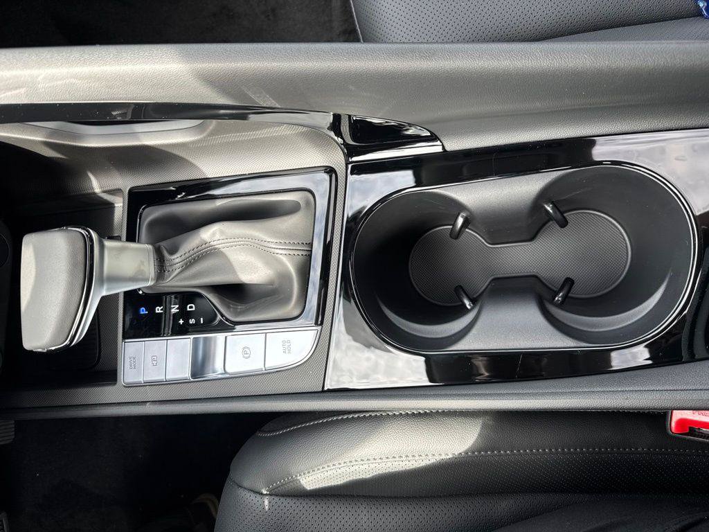 New 2026 Hyundai Elantra Limited FWD image 17