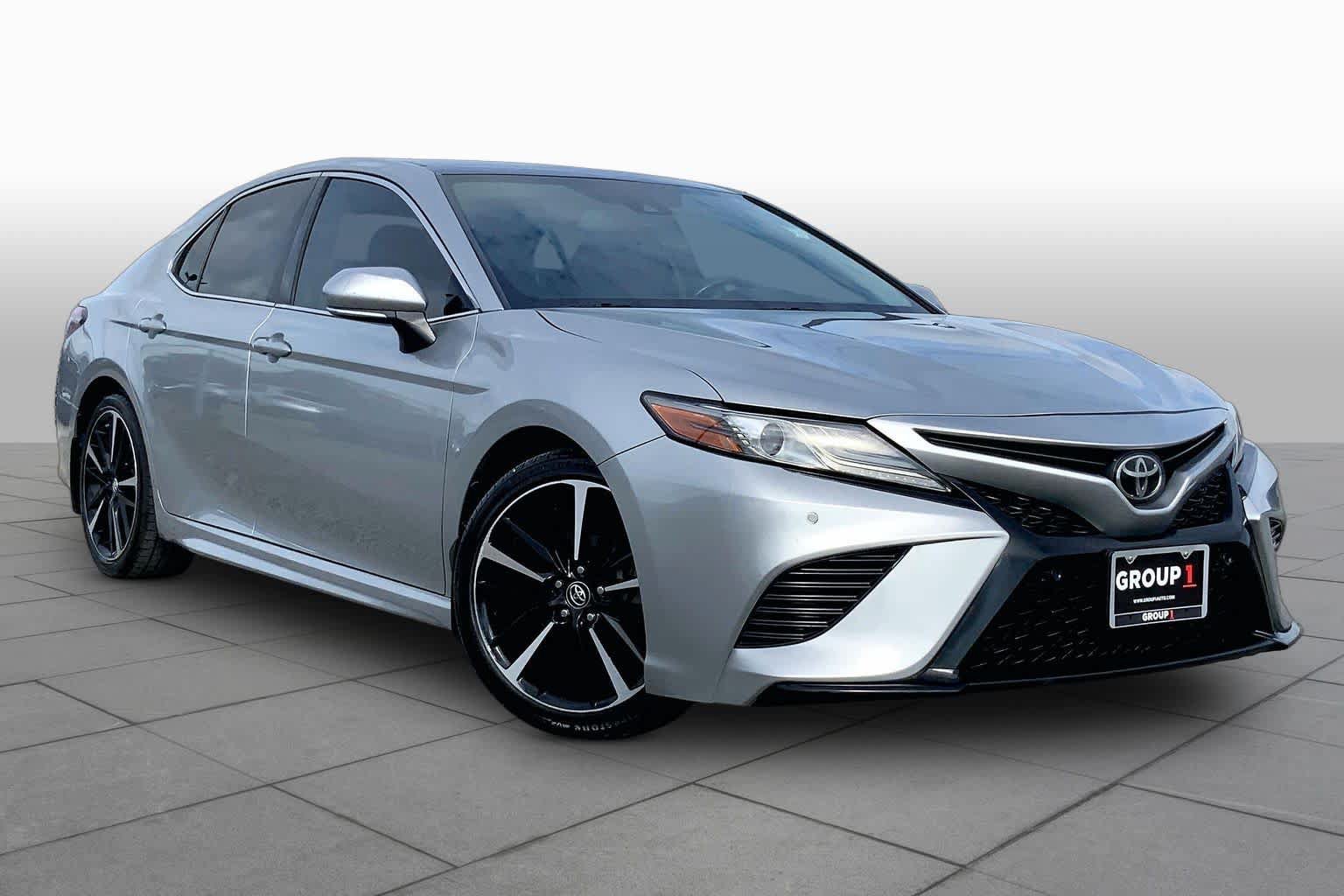 Used 2018 Toyota Camry XSE FWD image 3