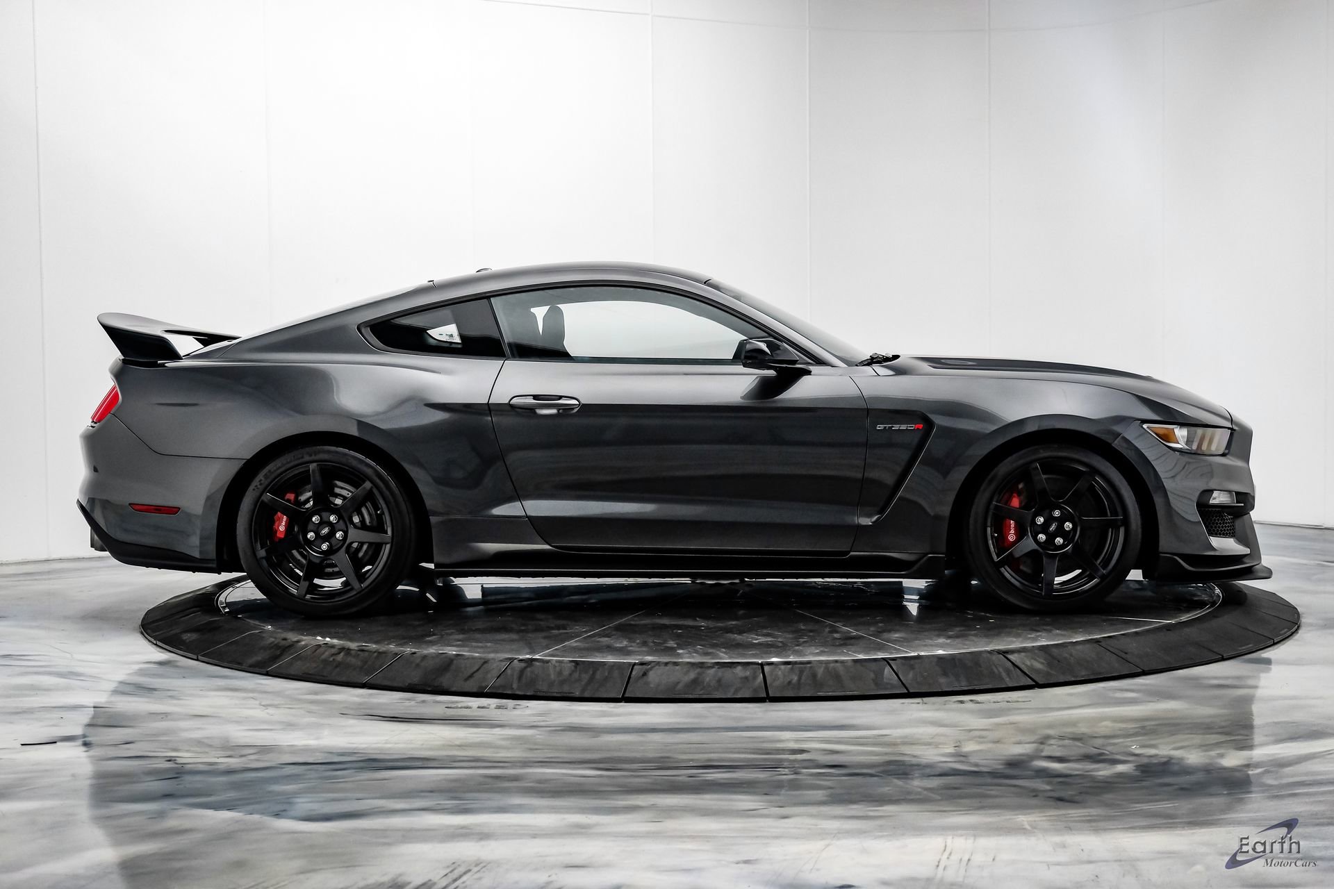 Used 2016 Ford Mustang Shelby GT350R w/ GT350R Equipment Group 920A RWD image 20