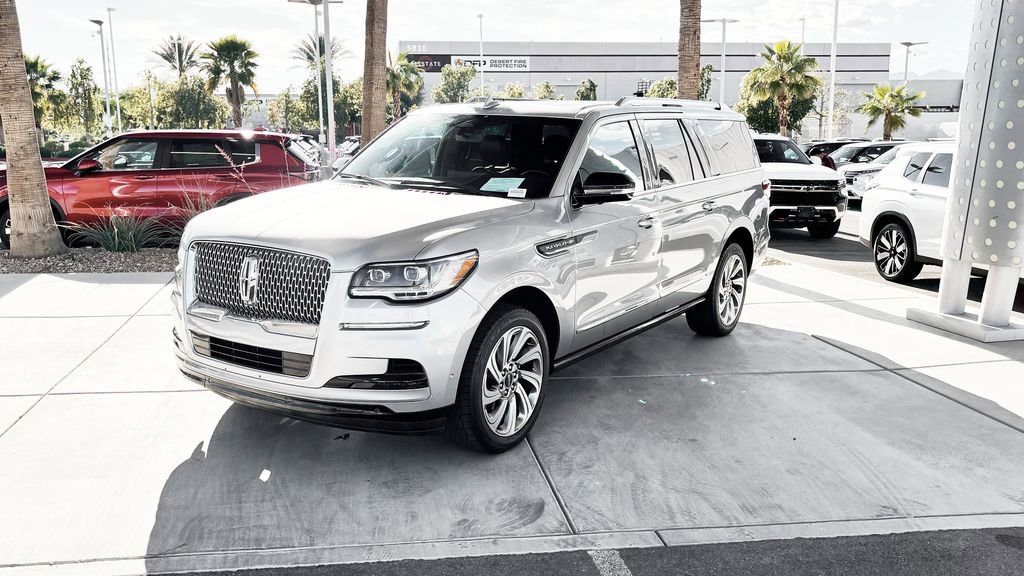 Used 2024 Lincoln Navigator L 4WD image 4