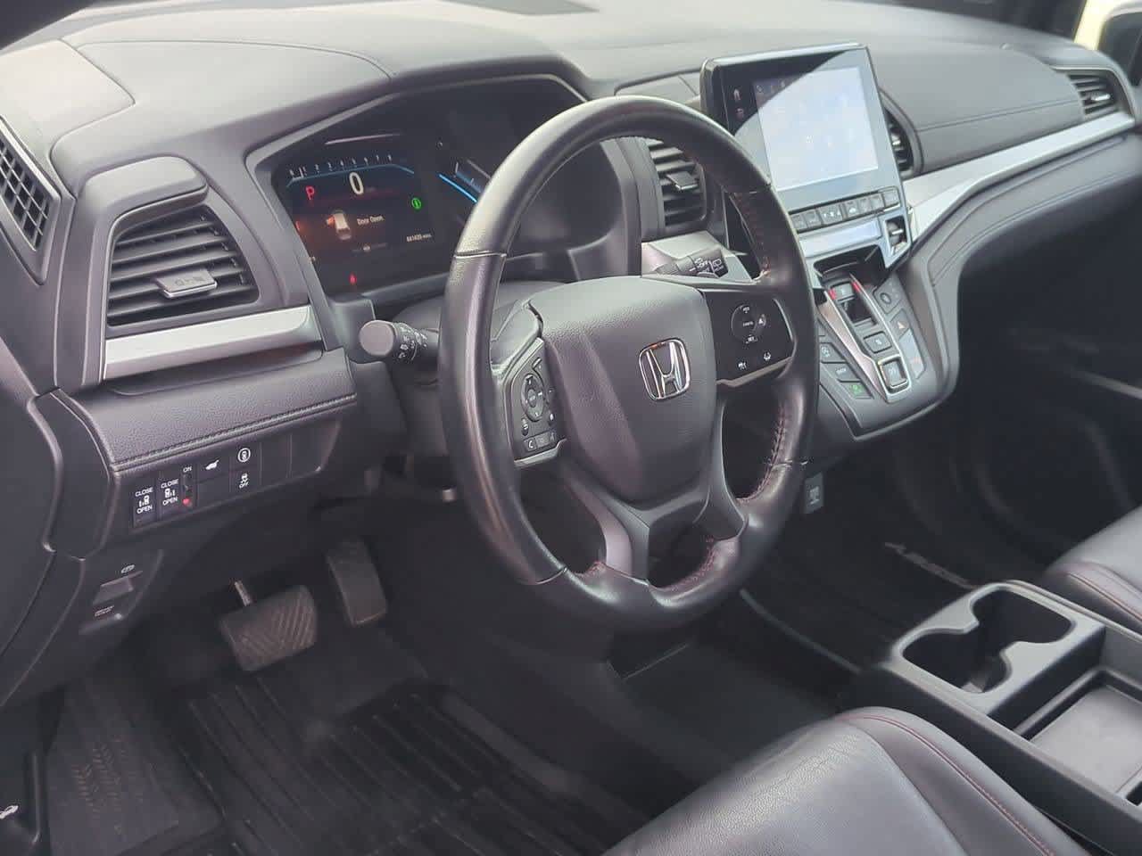 Used 2023 Honda Odyssey Sport image 2