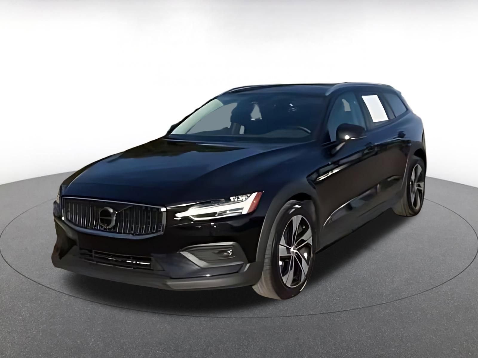 Used 2025 Volvo V60 B5 Cross Country Plus image 16