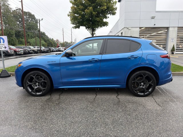 Used 2023 Alfa Romeo Stelvio Estrema AWD/4WD image 5
