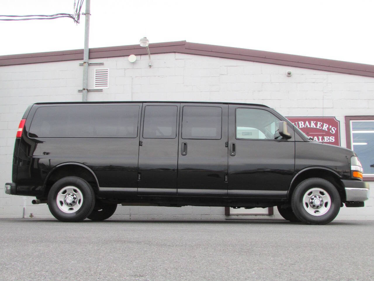 Used 2016 Chevrolet Express 3500 LT w/ LT Preferred Equipment Group RWD image 9