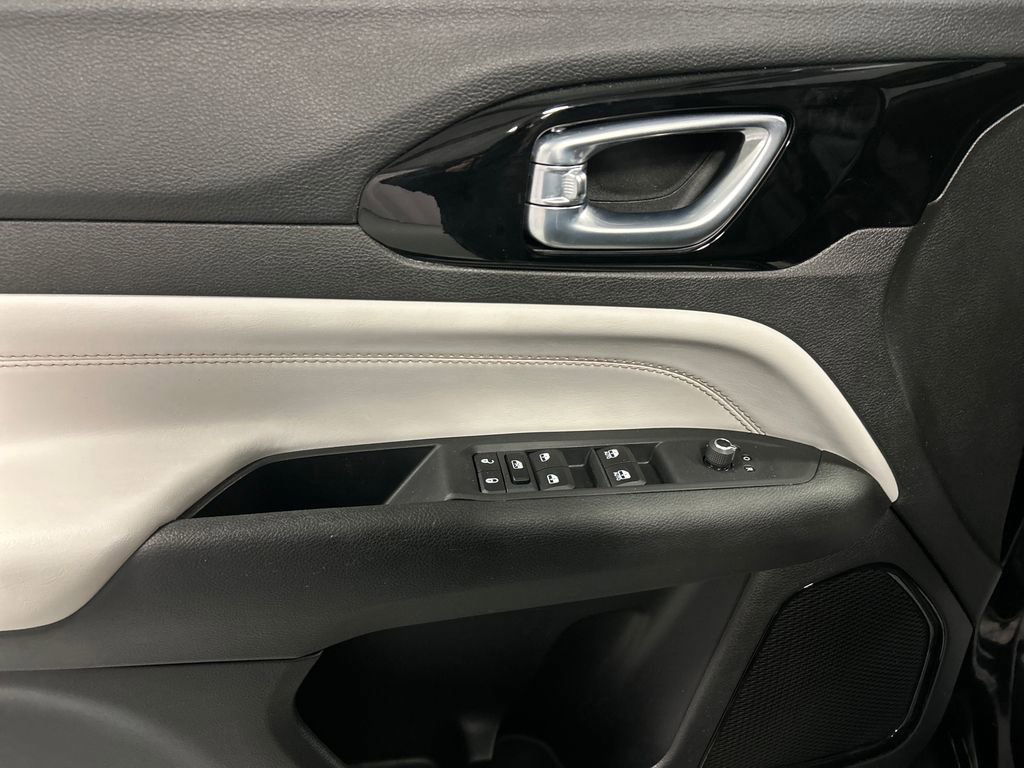 Used 2024 Jeep Compass Limited image 13