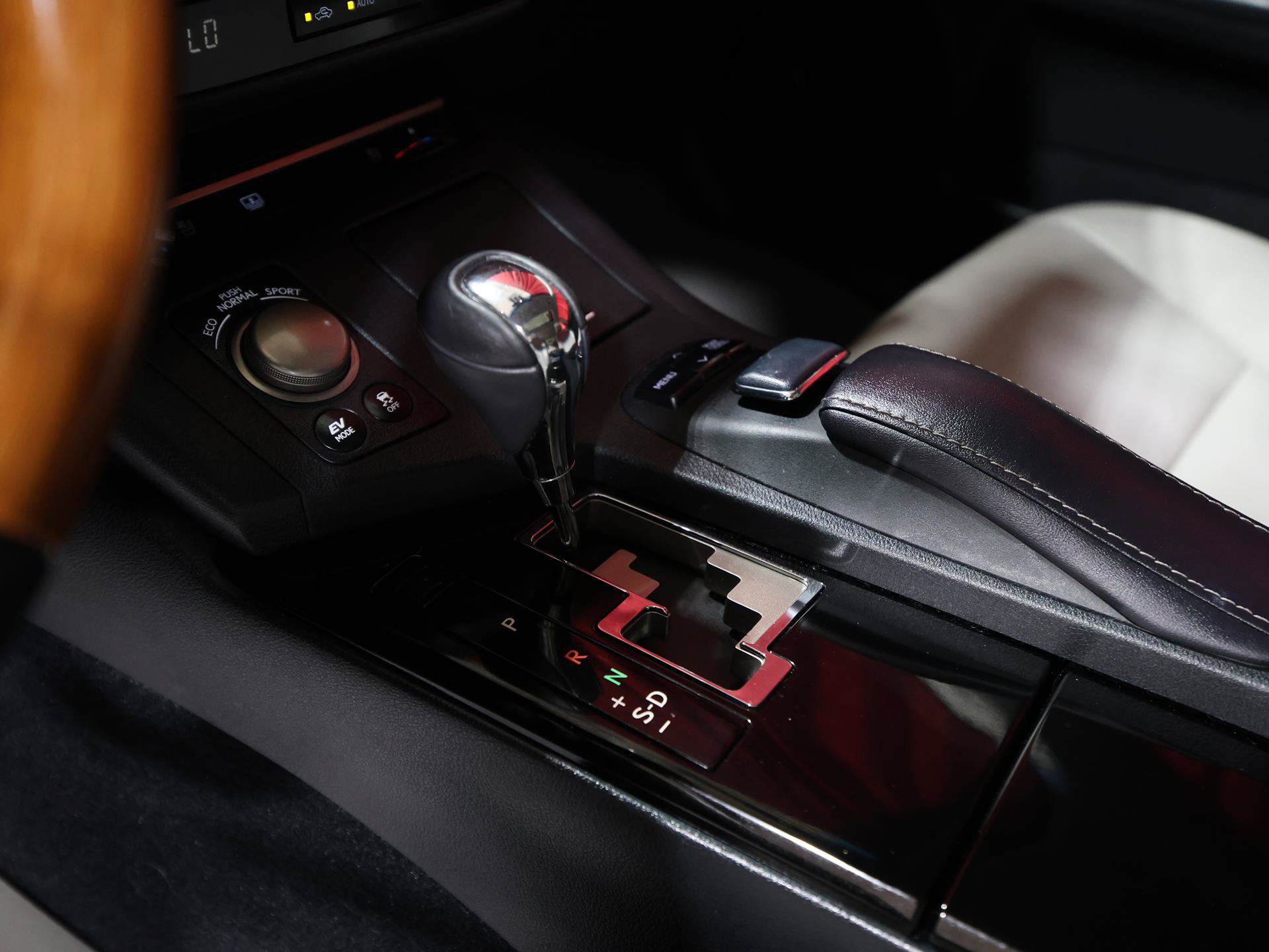 Used 2014 Lexus ES 300h w/ Luxury Package w/Bamboo Trim FWD image 22