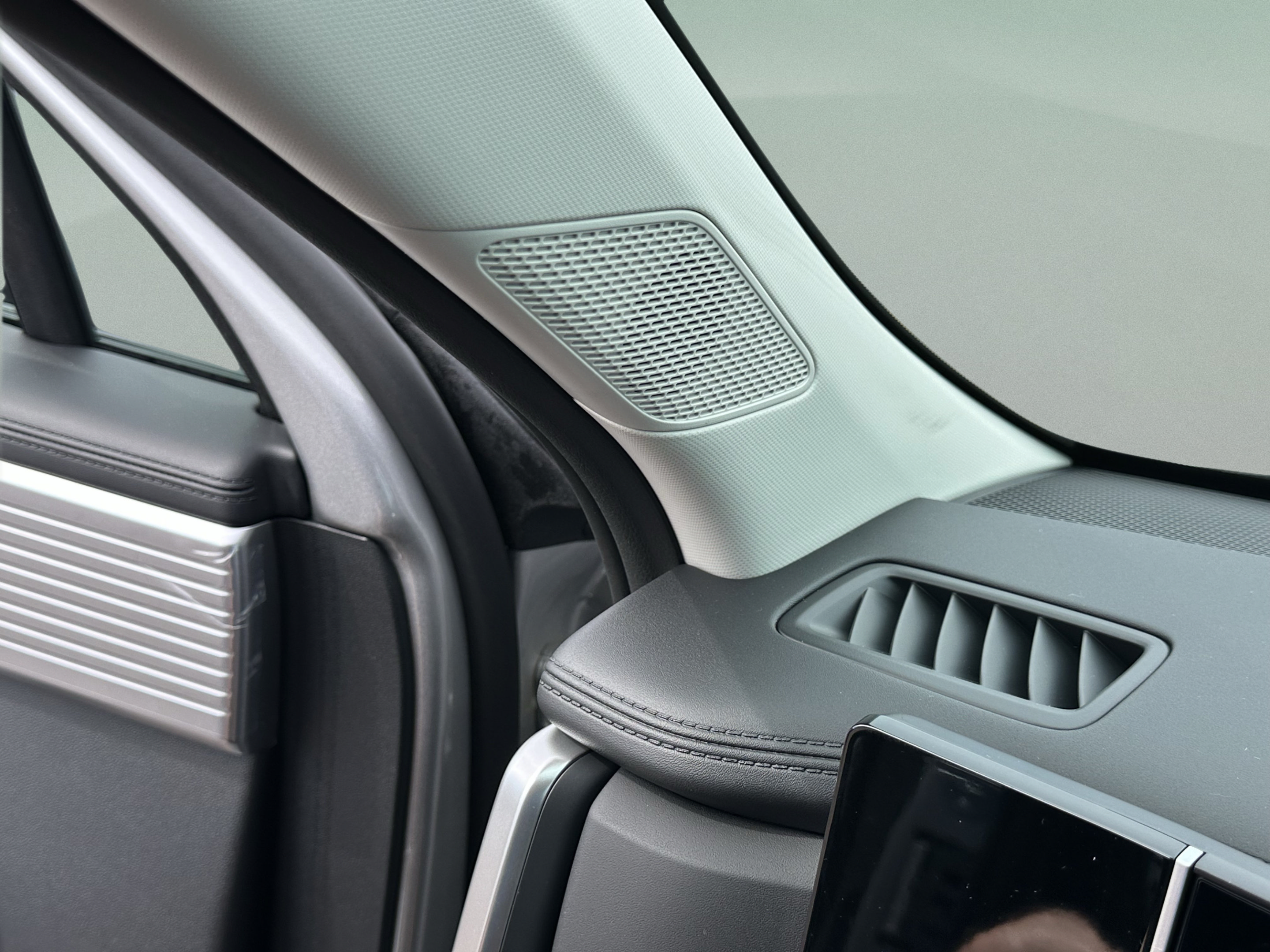 New 2027 Hyundai Santa Fe SEL FWD image 37