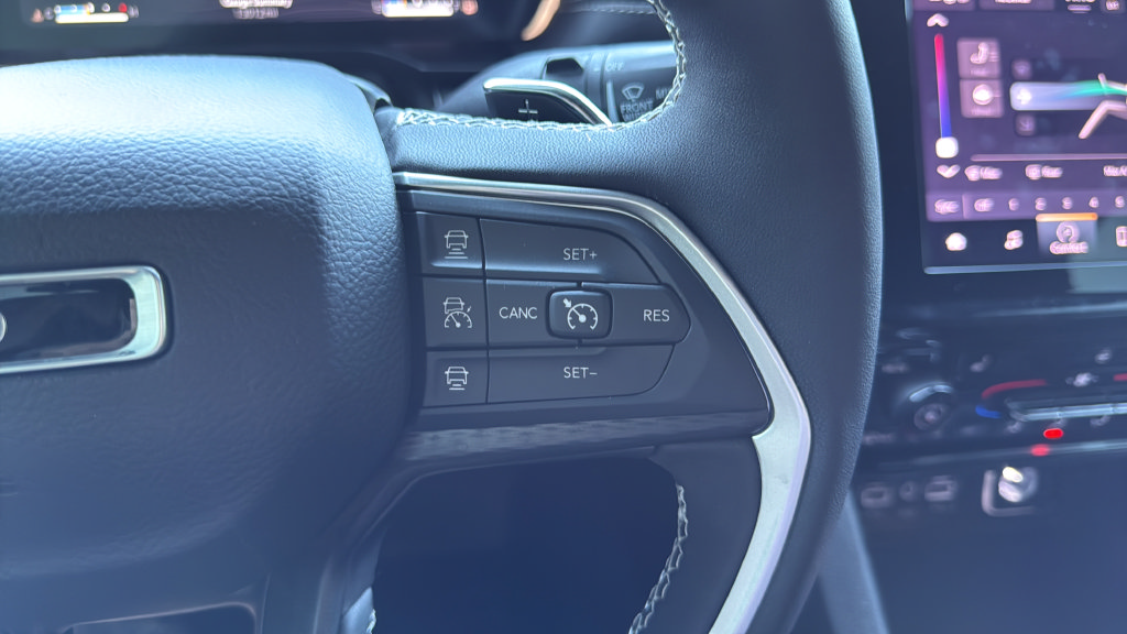 Used 2025 Jeep Grand Cherokee Altitude RWD image 27