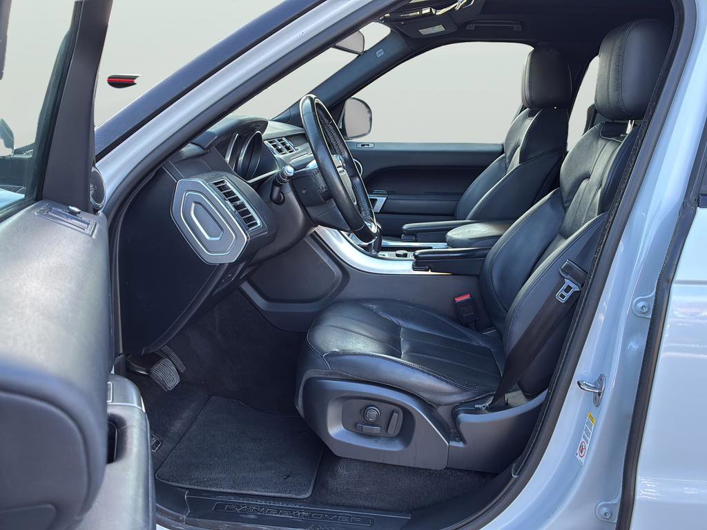 Used 2016 Land Rover Range Rover Sport SE image 13