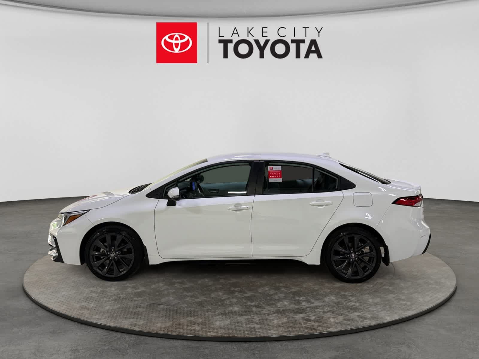 New 2026 Toyota Corolla SE FWD image 3