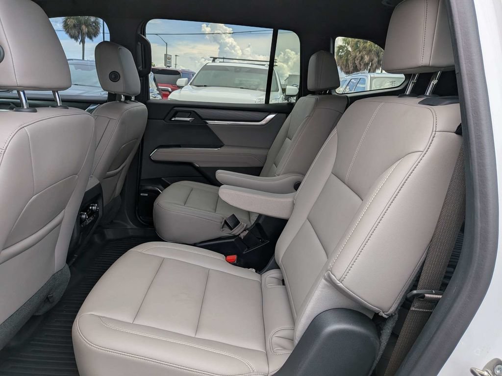 Used 2024 GMC Acadia Elevation w/ Luxury Package FWD image 13