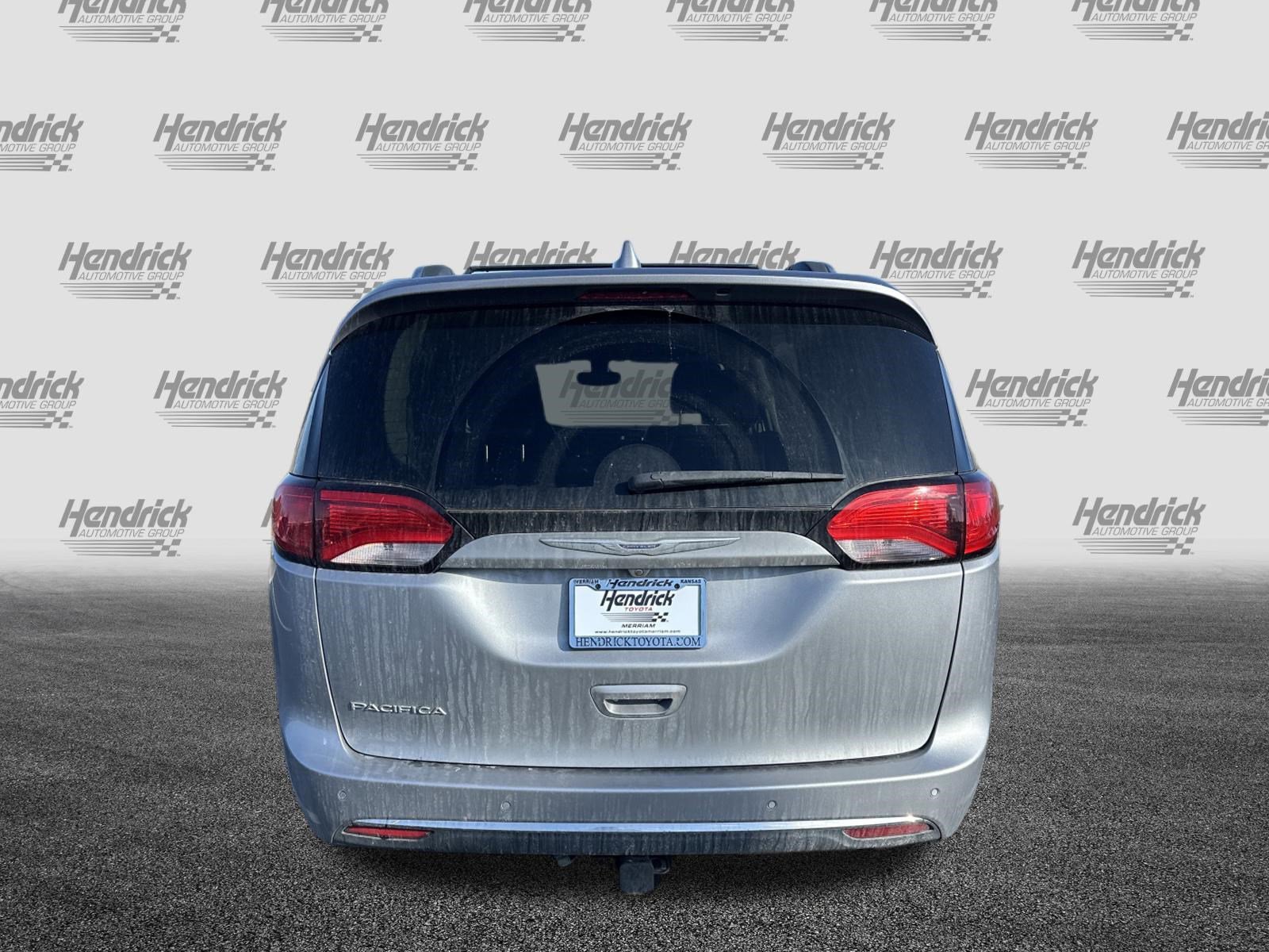 Used 2020 Chrysler Pacifica Touring-L image 9